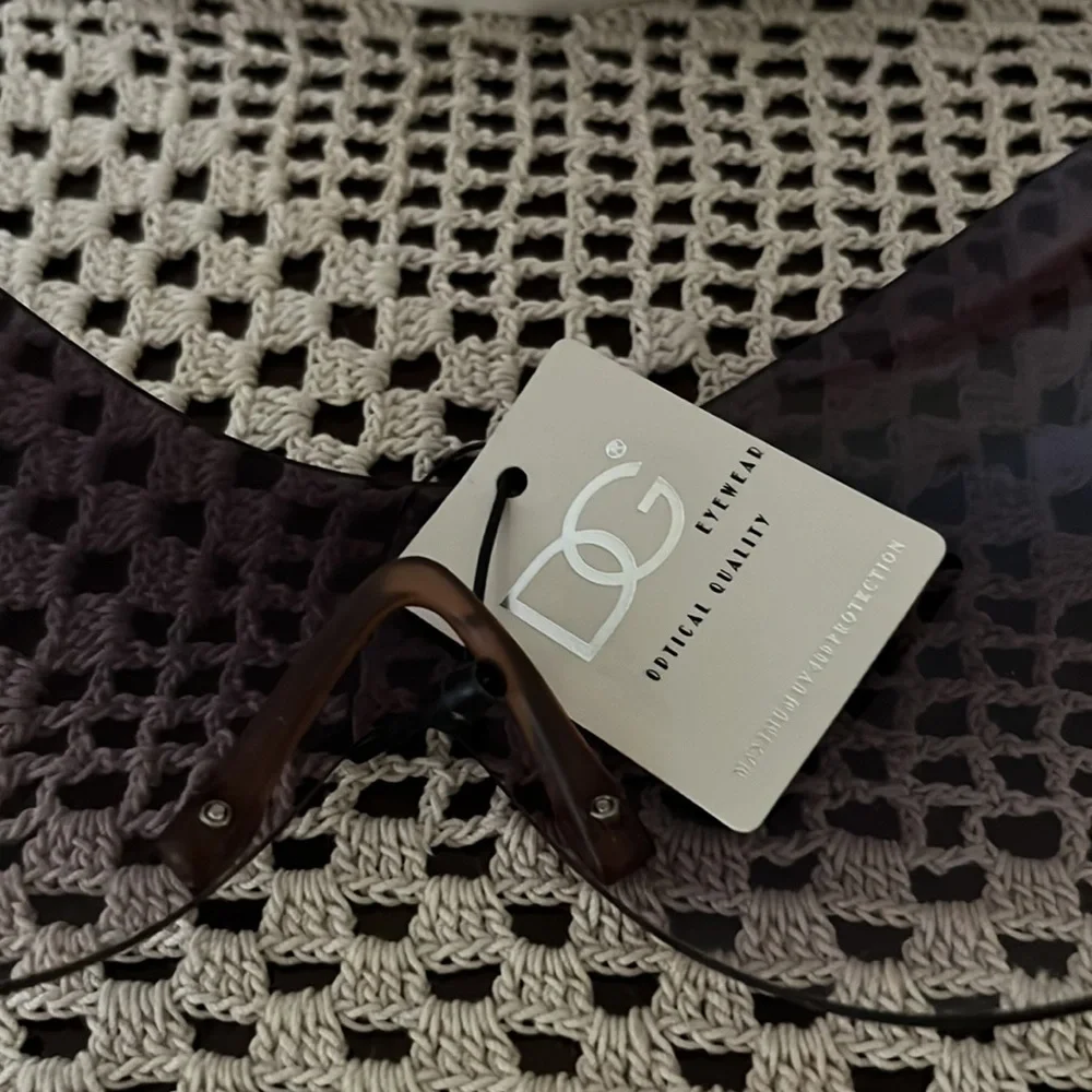 DG  Luxury Shield Sunglasses New - Picture 7 of 9